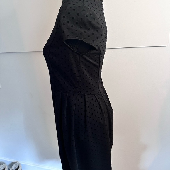 Kensie Black A-line Mini Dress with Cap Sleeves and Crew Neck - Picture 5 of 7